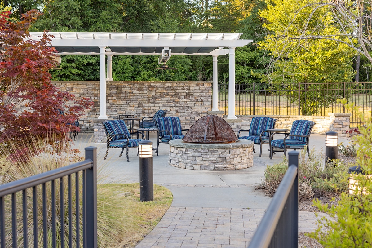 Outdoor courtyard with seating and firepit at Anchor Post Acute.